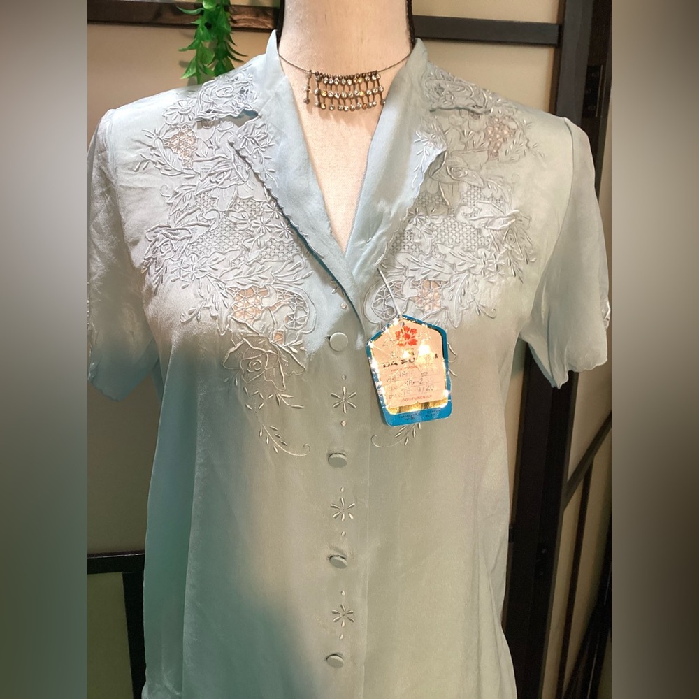 NEW Da Fu Gui light blue hand embroidered shirt. Size 36 - Picture 2 of 10